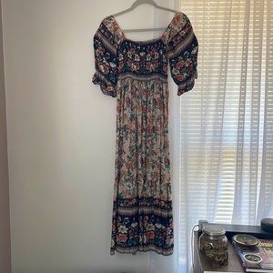 NWT UIMLK floral dress. size medium.